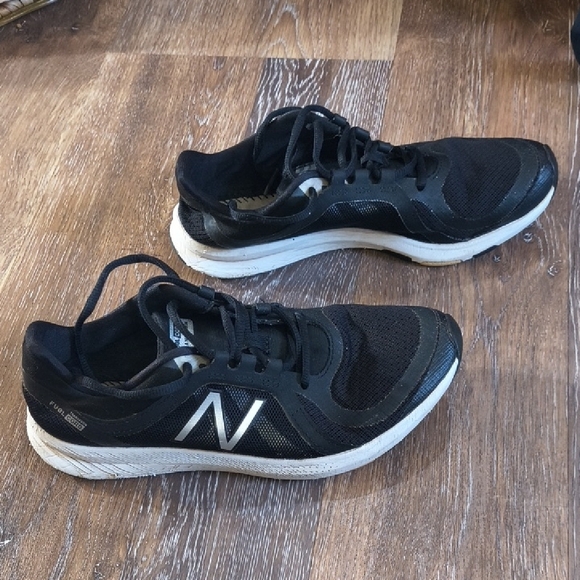 New Balance Black and White Men's Sneakers - Picture 4 of 6